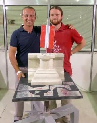 1322230_w747h560v43575_steinmetz_marius_golser_aus_golling_mit_seinem_chef_norbert_kienesberger_aus_schlsslberg